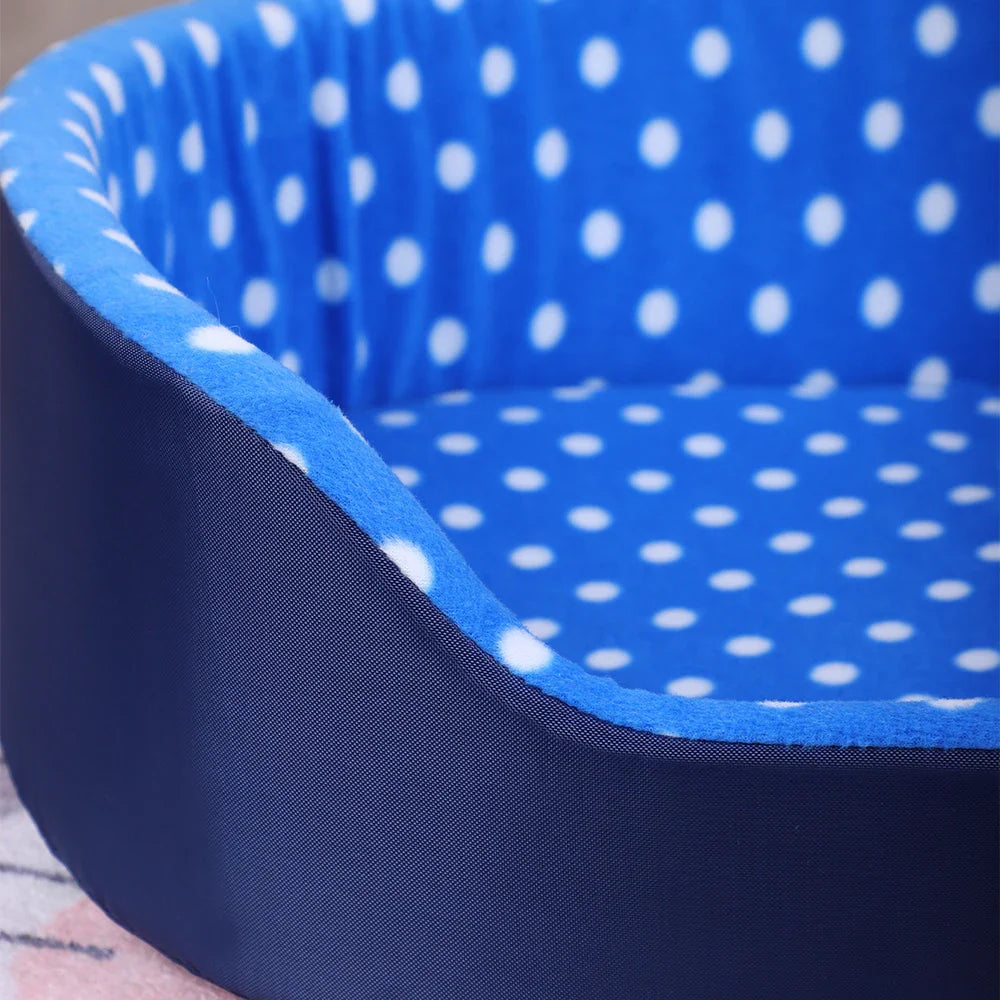 "Minimalist Pet Bed – Soft Poka Dot Sponge Cushion for Cats & Dogs – Chic Puppy House Mat & Habitat Accessory"